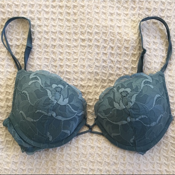 Victoria's Secret Other - Victoria's Secret push-up bra w/lace overlay